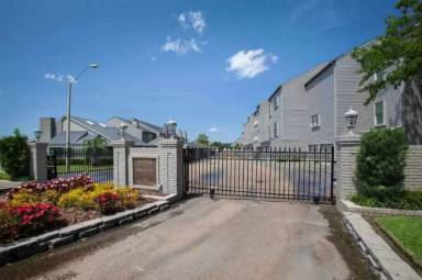 Main picture of 105 Breakers Ln