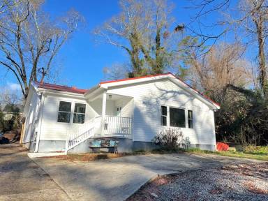 Main picture of 2106 S Lumpkin St