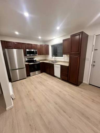 Main picture of 105 E Peach St