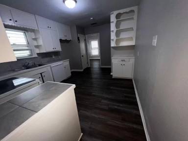 Main picture of 3301 Austin St