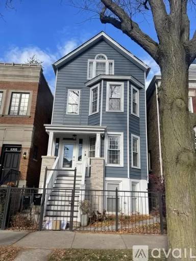 Main picture of 1330 W Wellington Ave