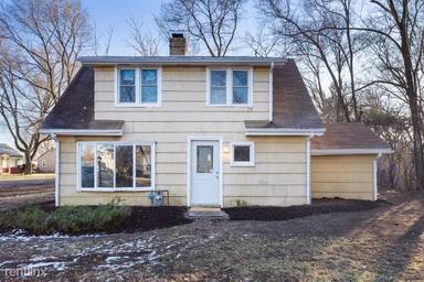 Main picture of 539 Superior Ave