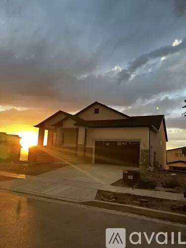 Main picture of 93 E Edgecrest Ln