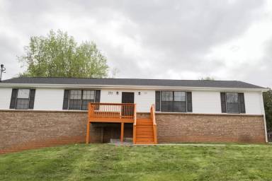 Main picture of 284 Rue Le Mans Dr