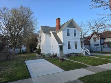 Main picture of 130 Grand Ave