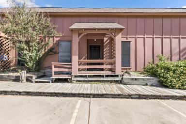 Main picture of 3923 Old Oaks Dr