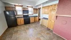 Main picture of 19 Pleasant St