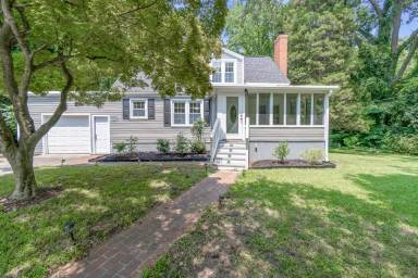 Main picture of 6040 Airway Ln