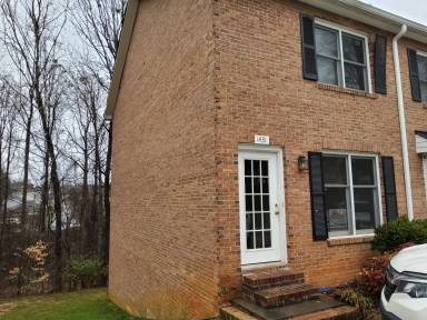 Main picture of 1431 King Charles Dr