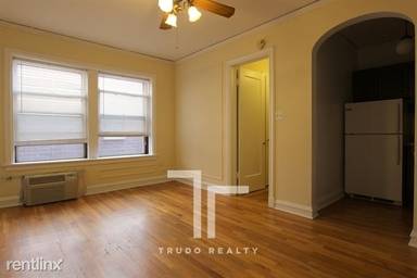 Main picture of 837 W Wolfram Apartments