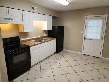 Main picture of *2821 Club Plaza - C