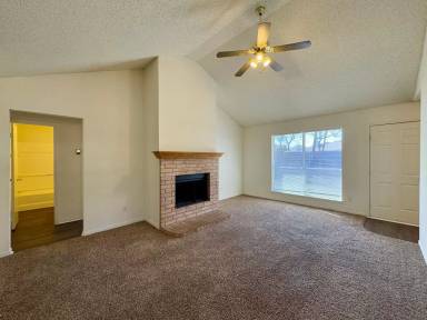 Main picture of 974 Parkview Cir