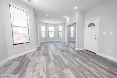 Main picture of 5321 N Ashland Ave