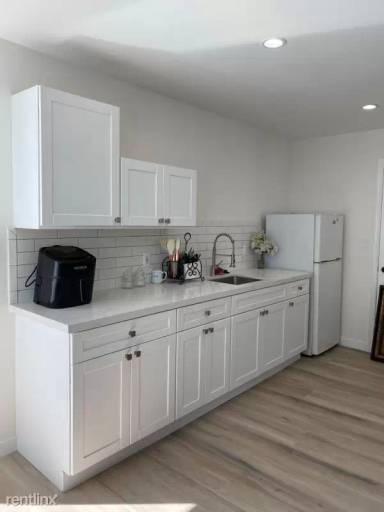 Main picture of 8233 Fallbrook Ave