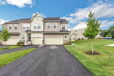 Main picture of 250 Kestrel Ct