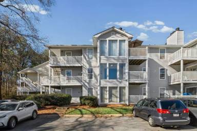 Main picture of 907 Augusta Dr SE