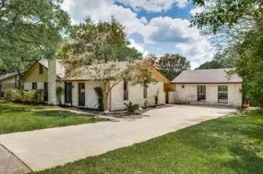 Main picture of 107 S Blue Ridge Pkwy