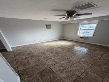 Main picture of 180 Valley Ln