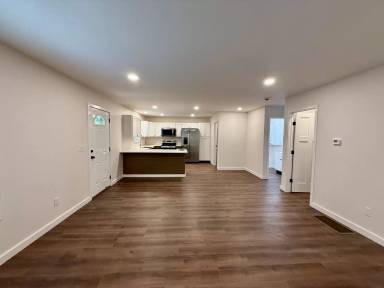 Main picture of 137 Luke Martin Lane - 1
