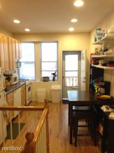 Main picture of 2105 W Schiller St