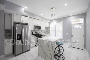 Main picture of 10 N Ellwood Ave