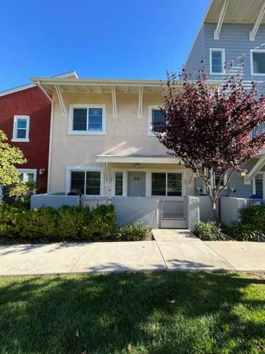 Main picture of 824 Lawrence Dr