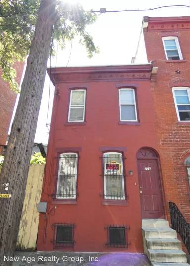 Main picture of 324 N 38th St