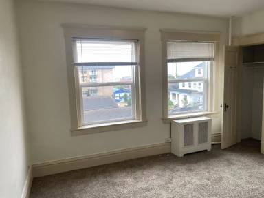 Main picture of 311 N Broadway St