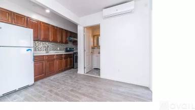 Main picture of 521 45th St