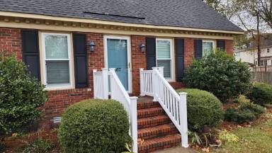 Main picture of 567 Chaucer Dr
