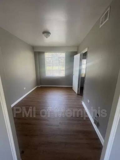 Main picture of 1907 S Parkway E