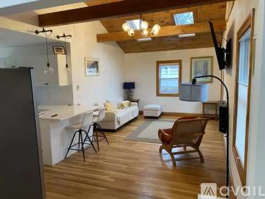 Main picture of 17 Woodbury St
