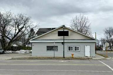Main picture of 1329 Main St