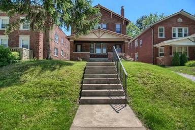Main picture of 7230 Forsyth Blvd