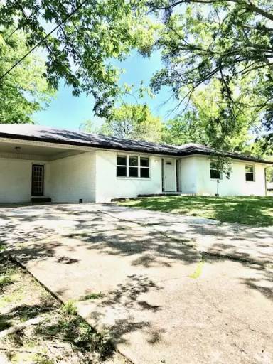 Main picture of 1008 Eisenhower Dr