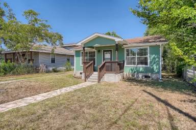 Main picture of 1103 1/2 Brass St