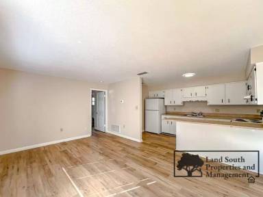Main picture of 815 W Carole St