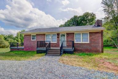 Main picture of 132 Eaker Dr