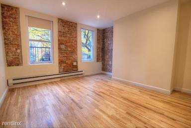 Main picture of 482 W Broadway