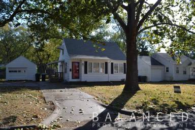 Main picture of 1916 SW Atwood Ave