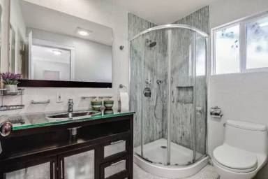 Main picture of 6111 Fenton St