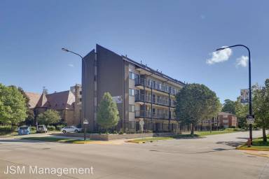 Main picture of 102 E Gregory Dr