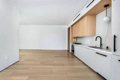 Main picture of 1136 N La Cienega Blvd