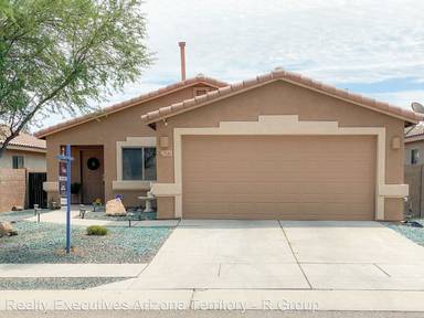 Main picture of 7141 S Pebble Shore Dr