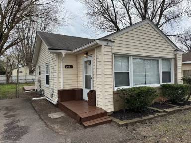 Main picture of 2047 S Parent Ave