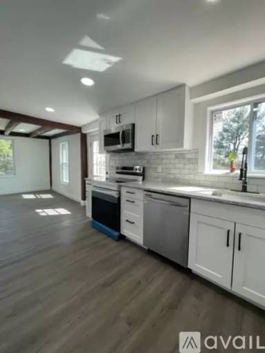Main picture of 243 Park Ln