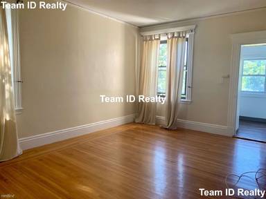 Main picture of 1688 Beacon St