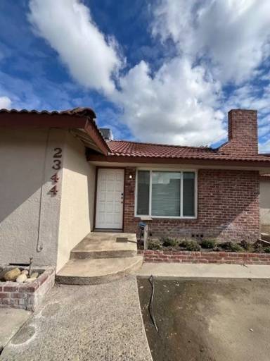Main picture of 2344 W Walnut Ave