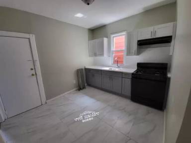 Main picture of 66 S 13th St