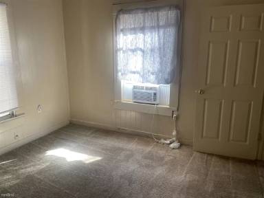 Main picture of 1208 E Travis St